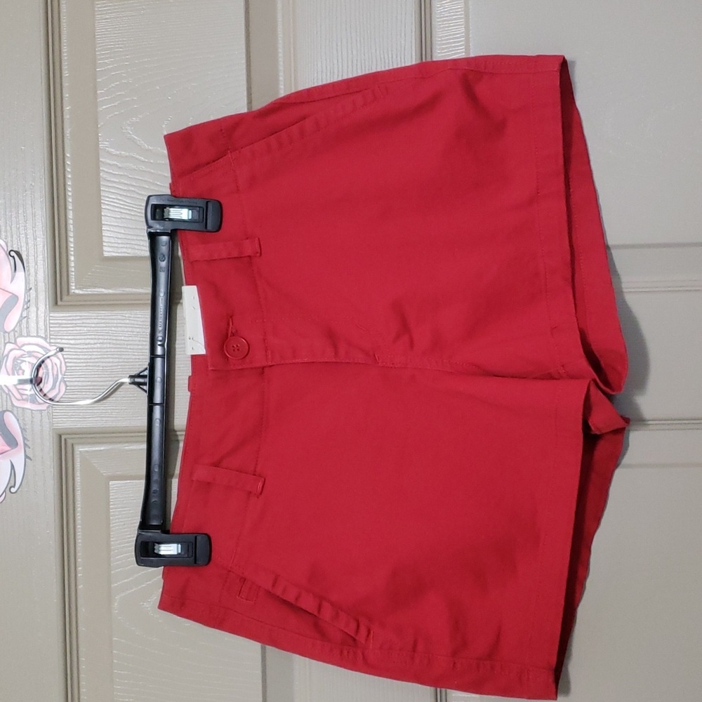 NWT Maurices Shortie red chino shorts size 9/10